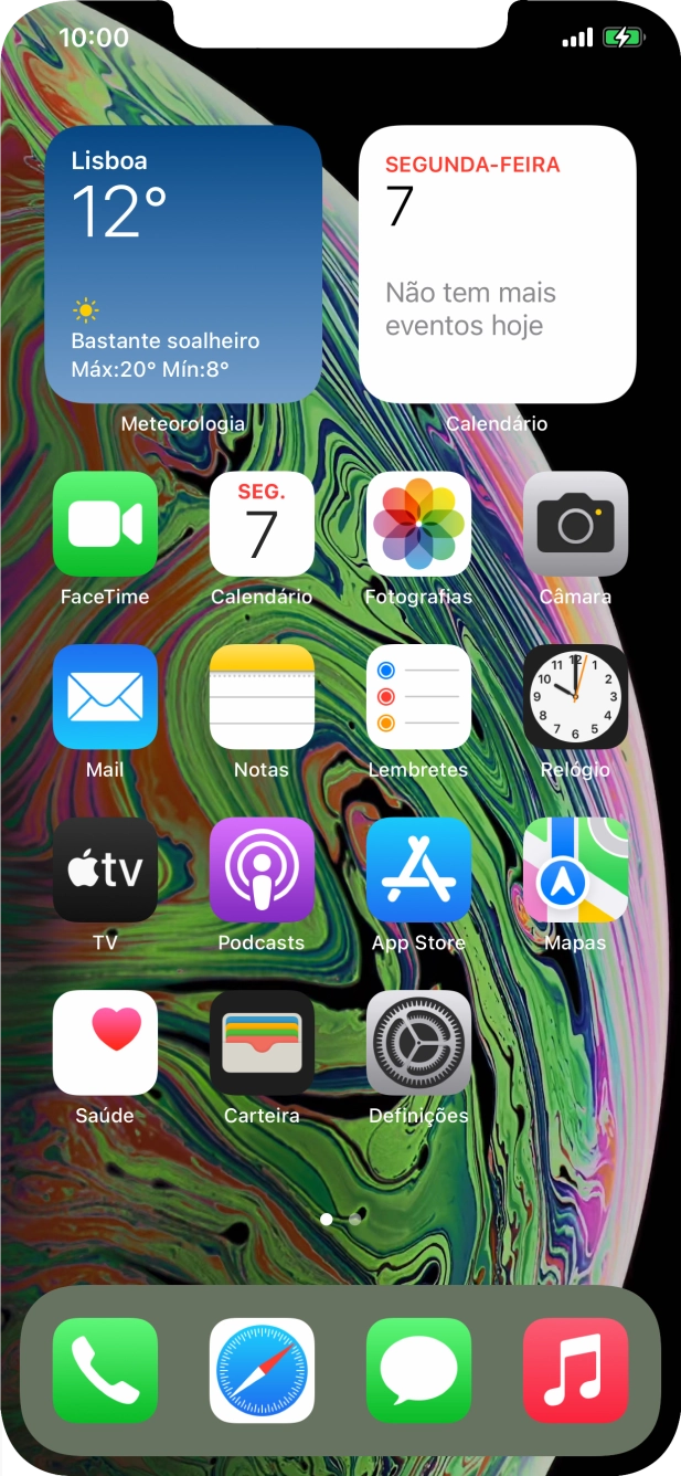 Quando o ícone de bateria em carregamento for mostrado no ecrã, a bateria está em carregamento.