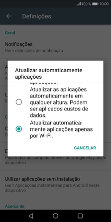 Para ativar a atualização automática de apps via Wi-Fi, prima Atualizar automaticamente aplicações apenas por Wi-Fi..