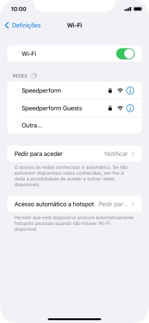 Prima a rede Wi-Fi pretendida e introduza a password da rede Wi-Fi.
