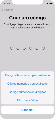 Siga as indicações no ecrã para ativar a utilização do código de bloqueio do telefone ou prima Não usar código.