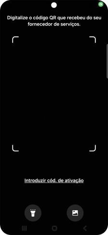 Para scanear o código QR enviado, enquadre-o na moldura da câmara do telefone.