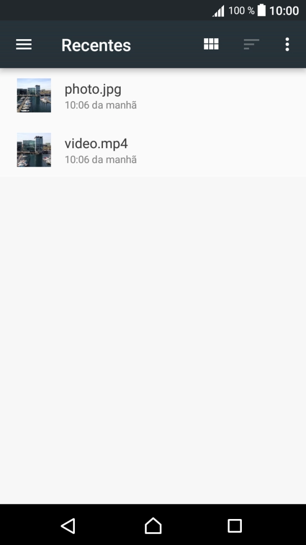 Deslize o dedo sobre o ecrã da esquerda para a direita.