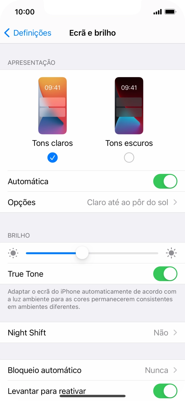 Quando ativar a função, prima Opções e siga as indicações no ecrã para escolher o período pretendido para o Modo Escuro.