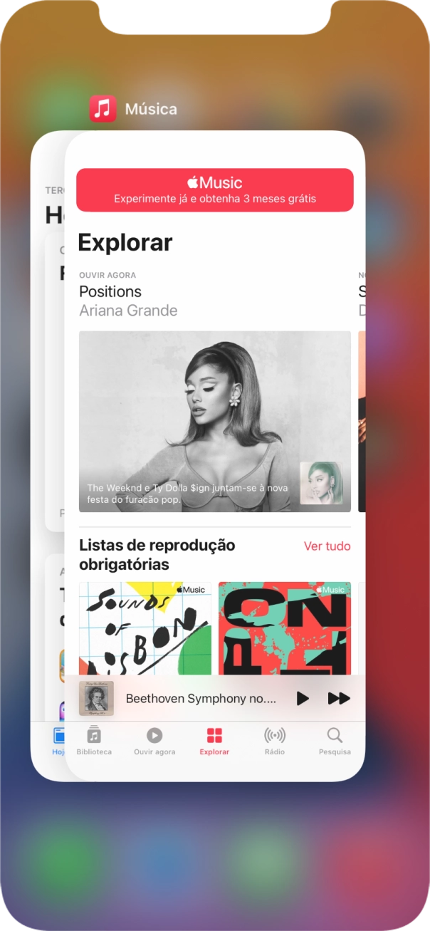Deslize o dedo para cima sobre a aplicação pretendida para a terminar.