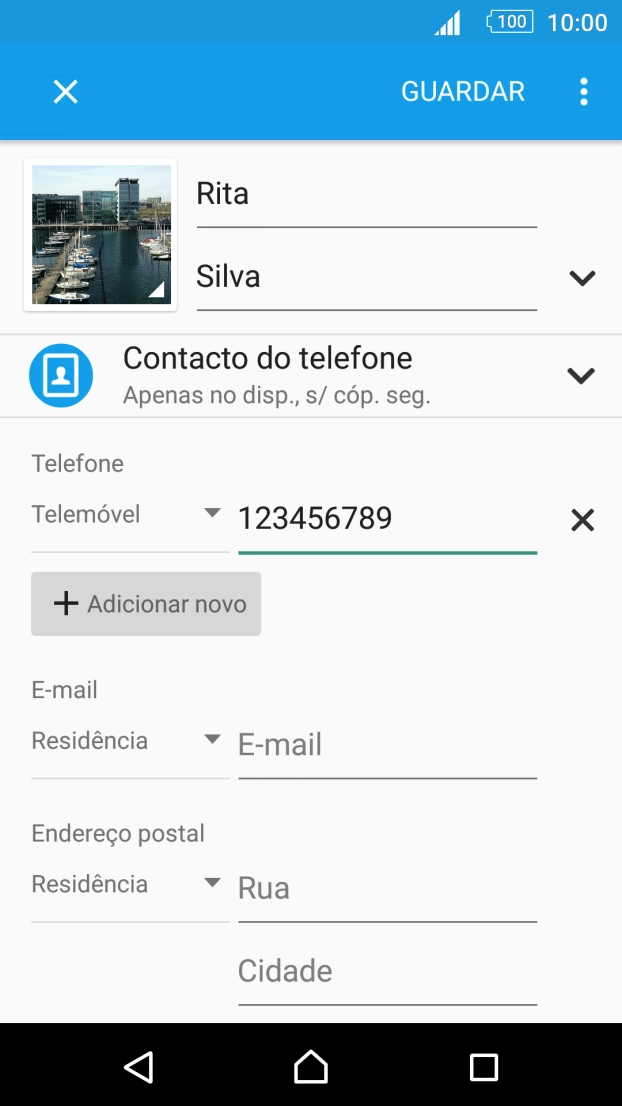 Prima o campo junto do número de telefone.