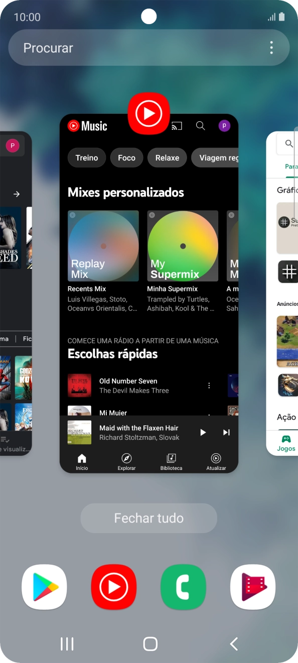 Para terminar uma aplicação em curso, deslize o dedo para cima na aplicação pretendida.