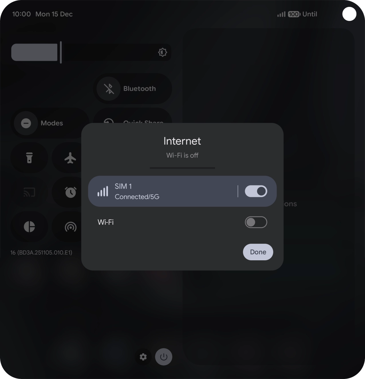 Press the indicator next to the mobile data icon to turn the function on or off.