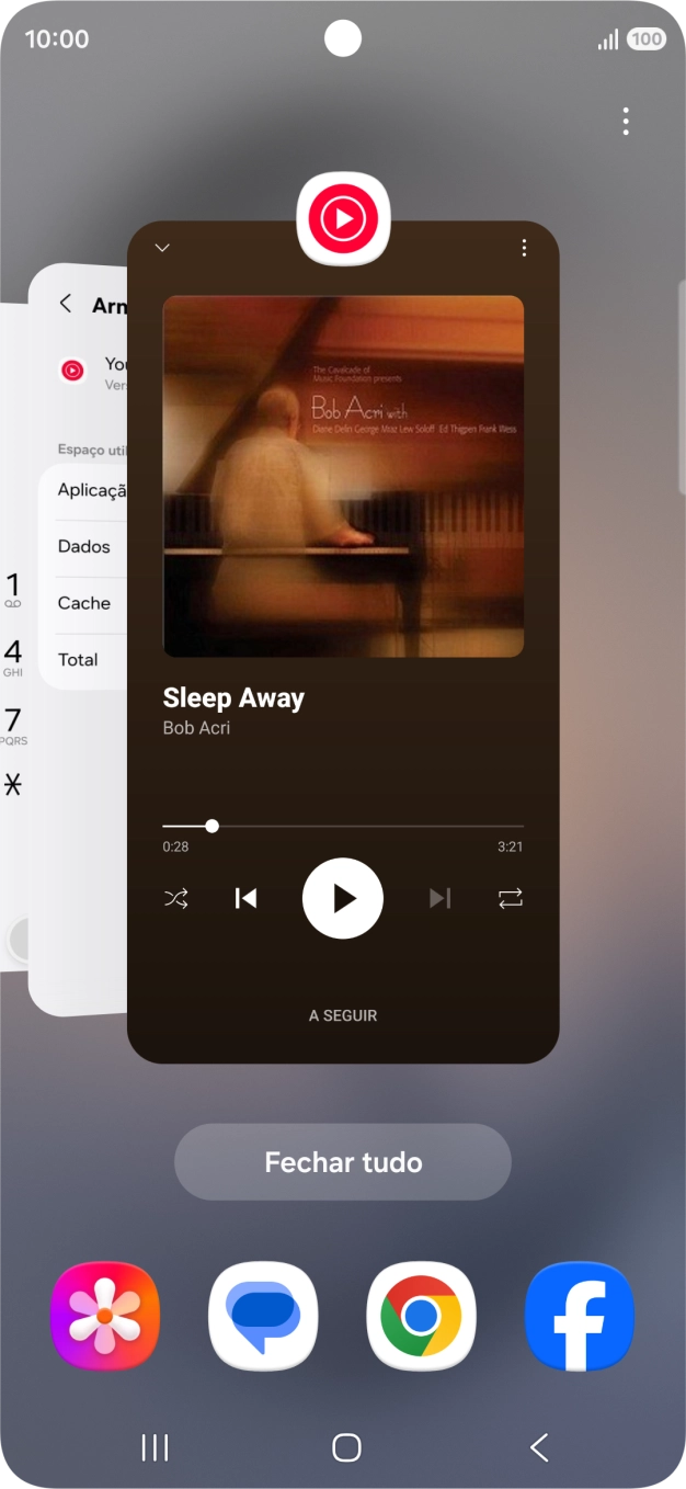 Para terminar uma aplicação em curso, deslize o dedo para cima na aplicação pretendida.