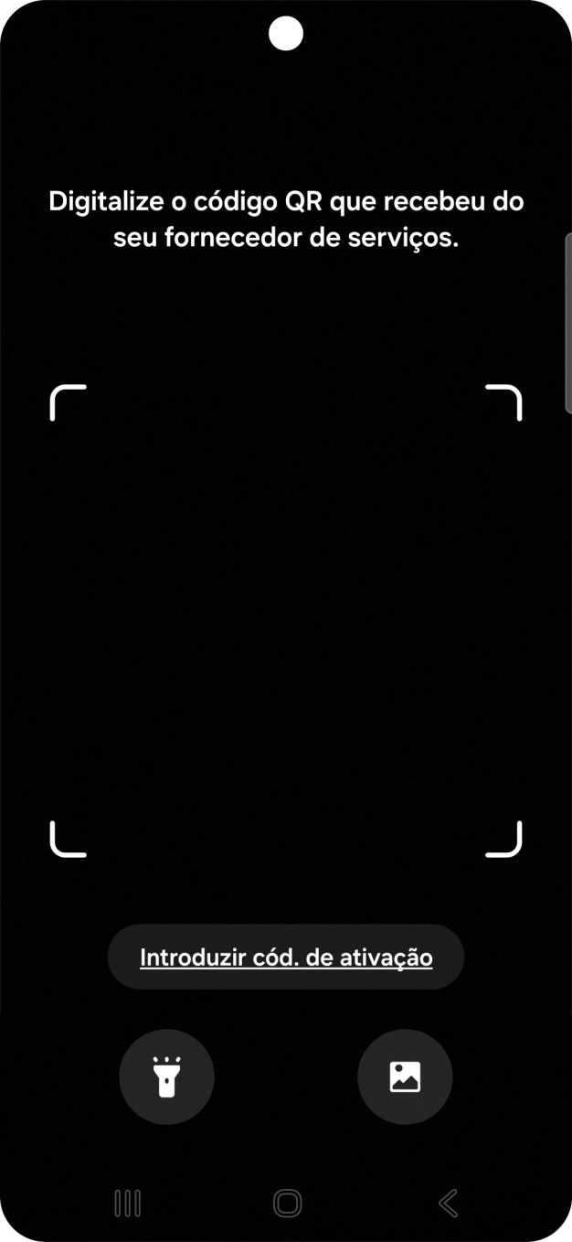 Para scanear o código QR enviado enquadre-o na moldura da câmara do telefone.