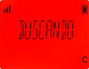 Prima a tecla desligar quando tiver encontrado o telefone.