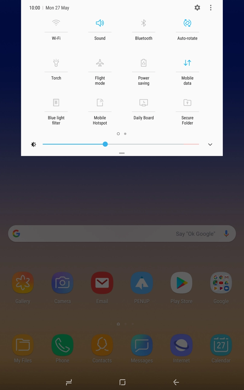 Press the mobile data icon to turn the function on or off. Press the mobile data icon to turn the function on or off.