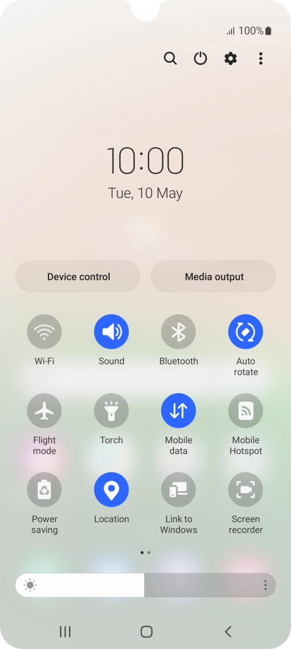 Press the mobile data icon to turn the function on or off.