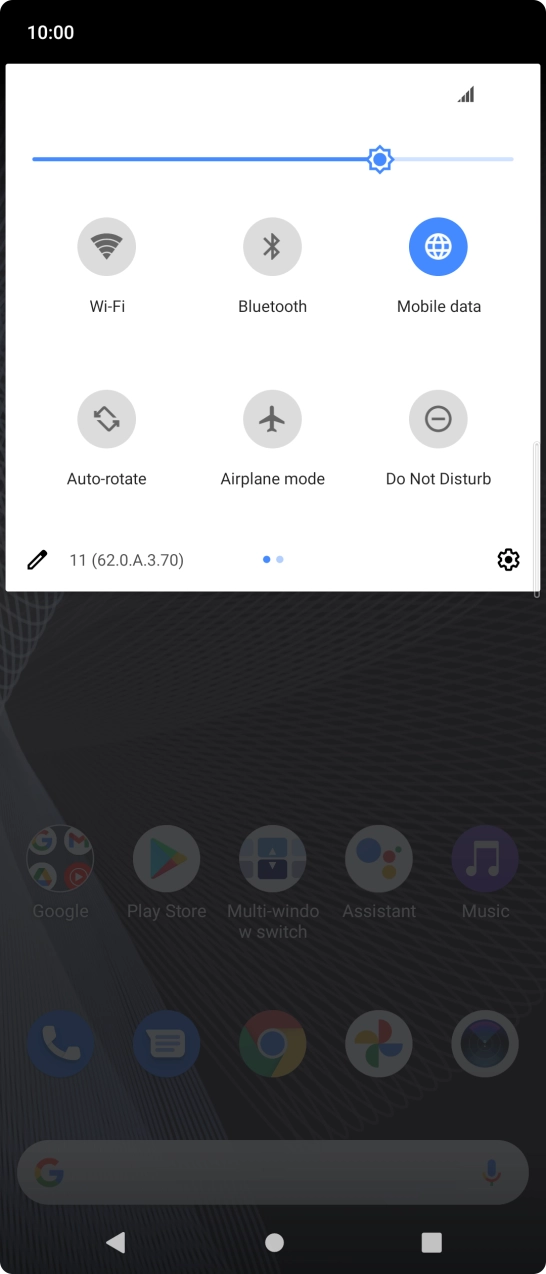 Press the mobile data icon to turn the function on or off.