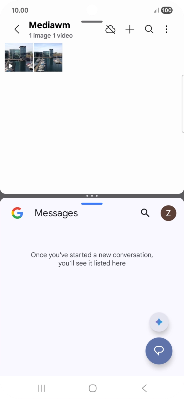 The applications are now shown in split screen view and you can use both applications at the same time. The applications are now shown in split screen view and you can use both applications at the same time.