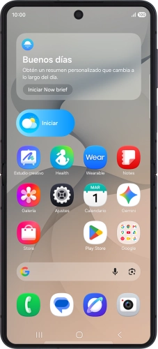 Imagen 1: Vista frontal del Samsung Galaxy Z Flip8 5G - Black