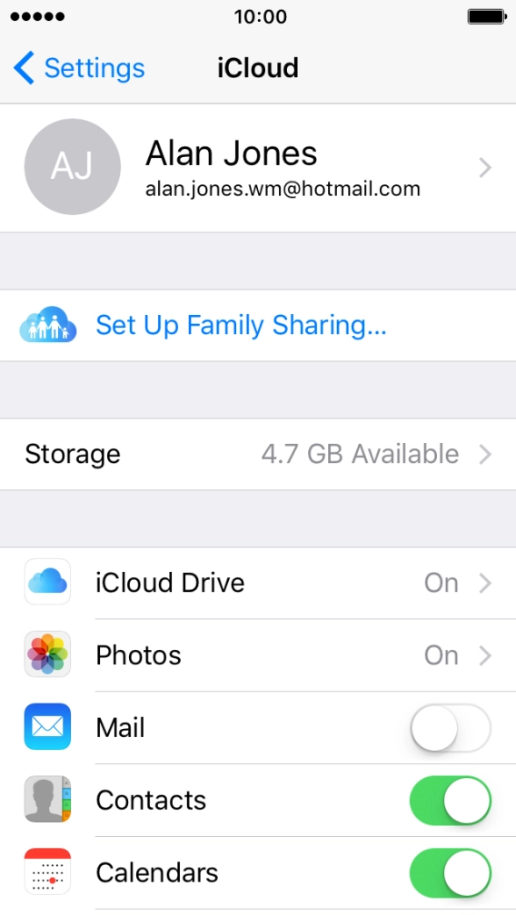 Press the indicator next to the required data type to turn synchronisation on or off. Press the indicator next to the required data type to turn synchronisation on or off.