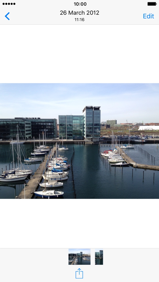 Press the return icon to return to the list of pictures and video clips.