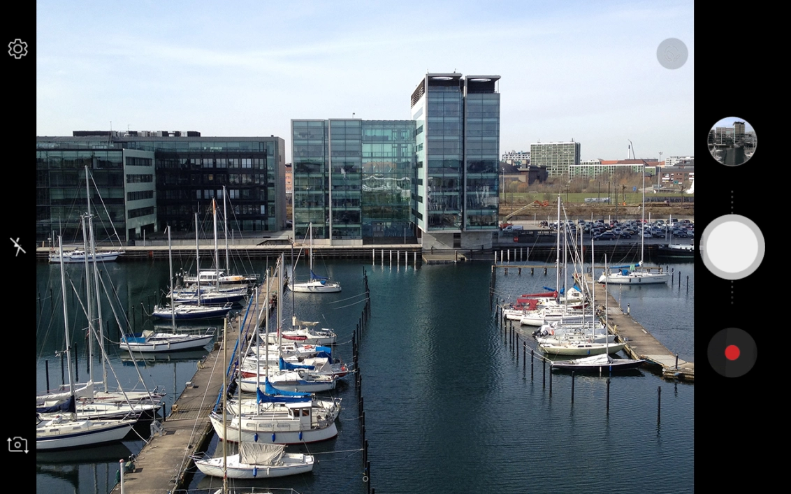 Press the flash icon repeatedly to select the required setting.