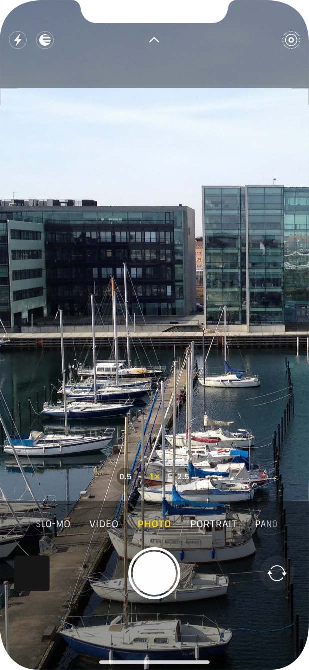 Press the flash icon to turn the function on or off.