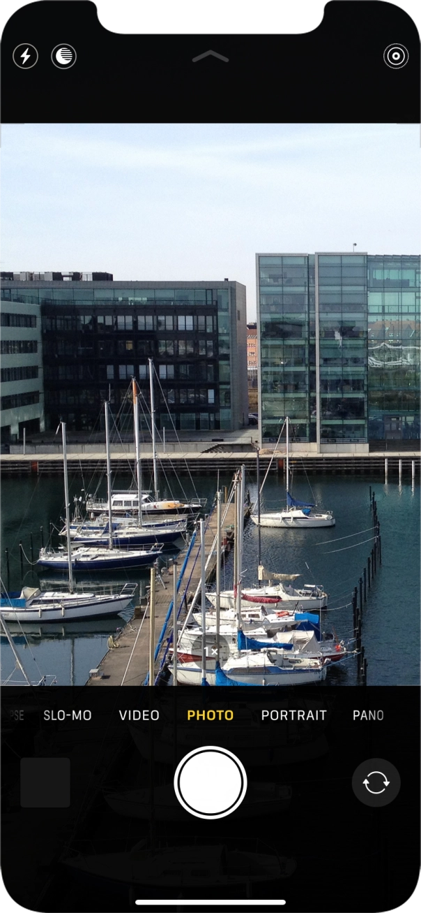 Press the flash icon to turn the function on or off.