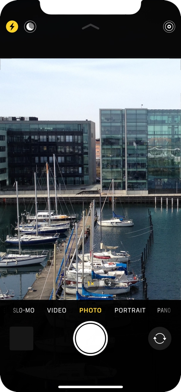 Press the flash icon to turn the function on or off.