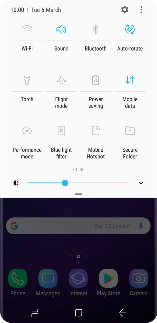 Press the mobile data icon to turn the function on or off. Press the mobile data icon to turn the function on or off.