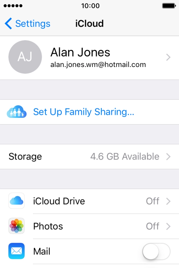 Press the indicator next to the required data type to turn synchronisation on or off. Press the indicator next to the required data type to turn synchronisation on or off.