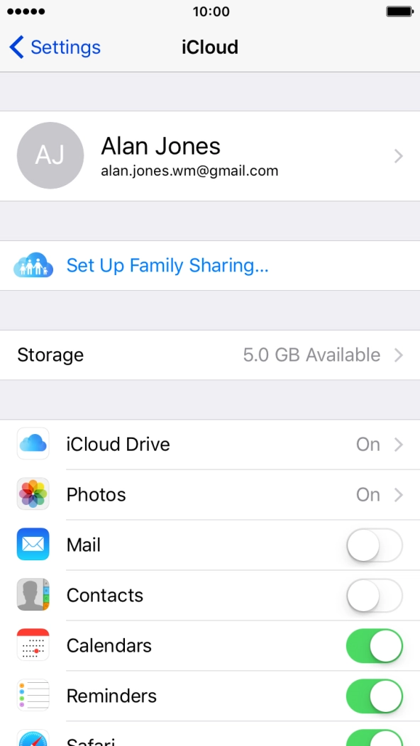 Press the indicator next to the required data type to turn synchronisation on or off.