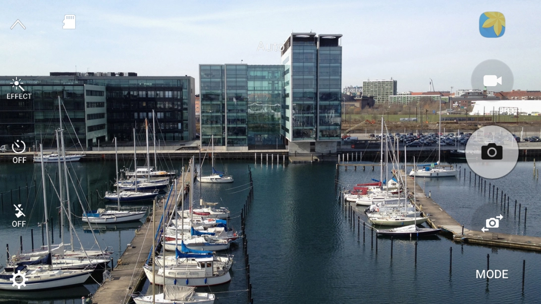 Press the video light icon repeatedly to select the required setting.