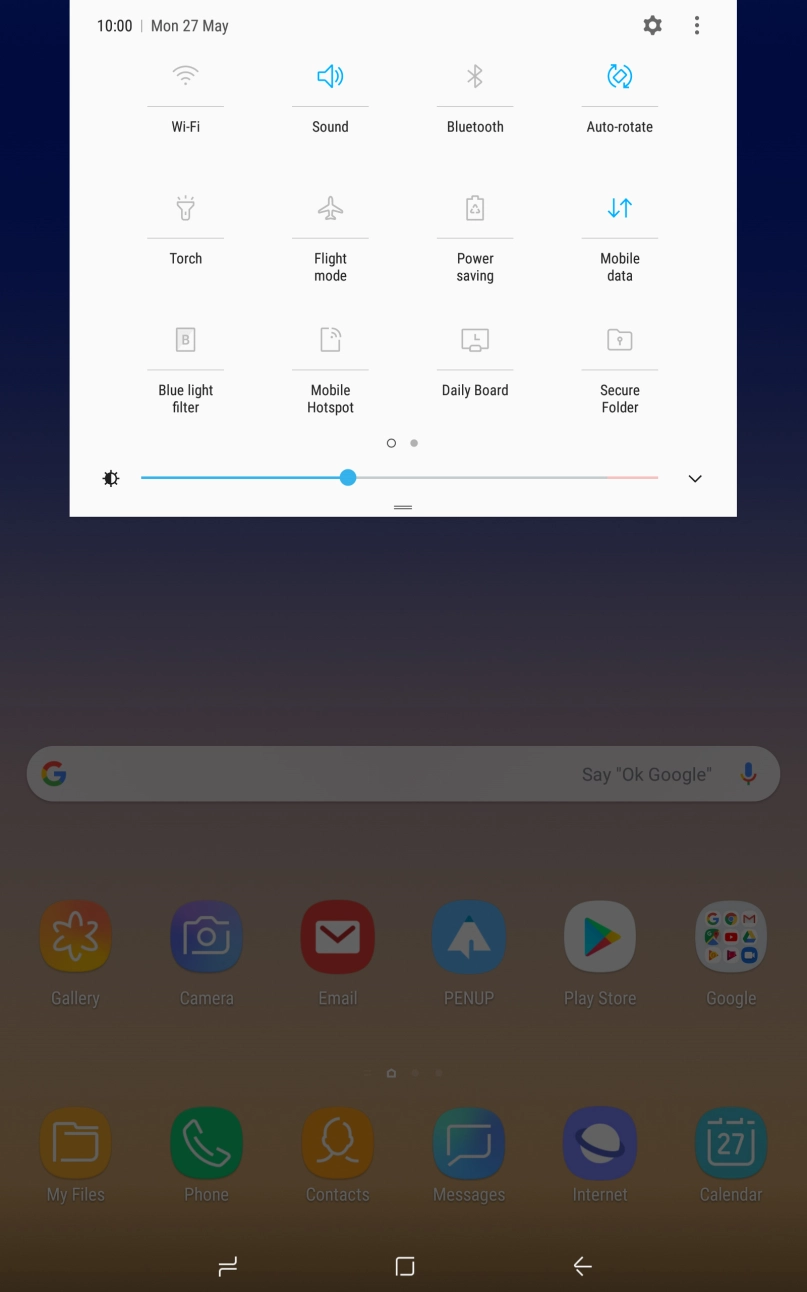 Press the mobile data icon to turn the function on or off.