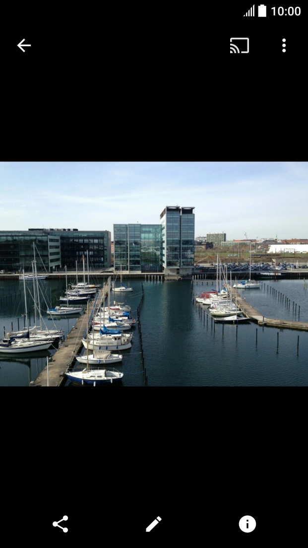 Press the Return key to return to the list of pictures and video clips.