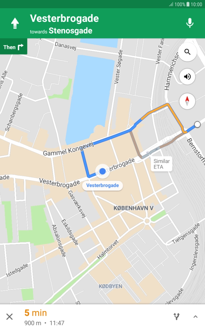 The travel information at the bottom of the screen shows your travel time, estimated time of arrival and distance to destination.