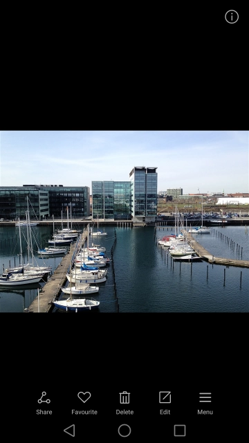 Press the Return key to return to the list of pictures and video clips.