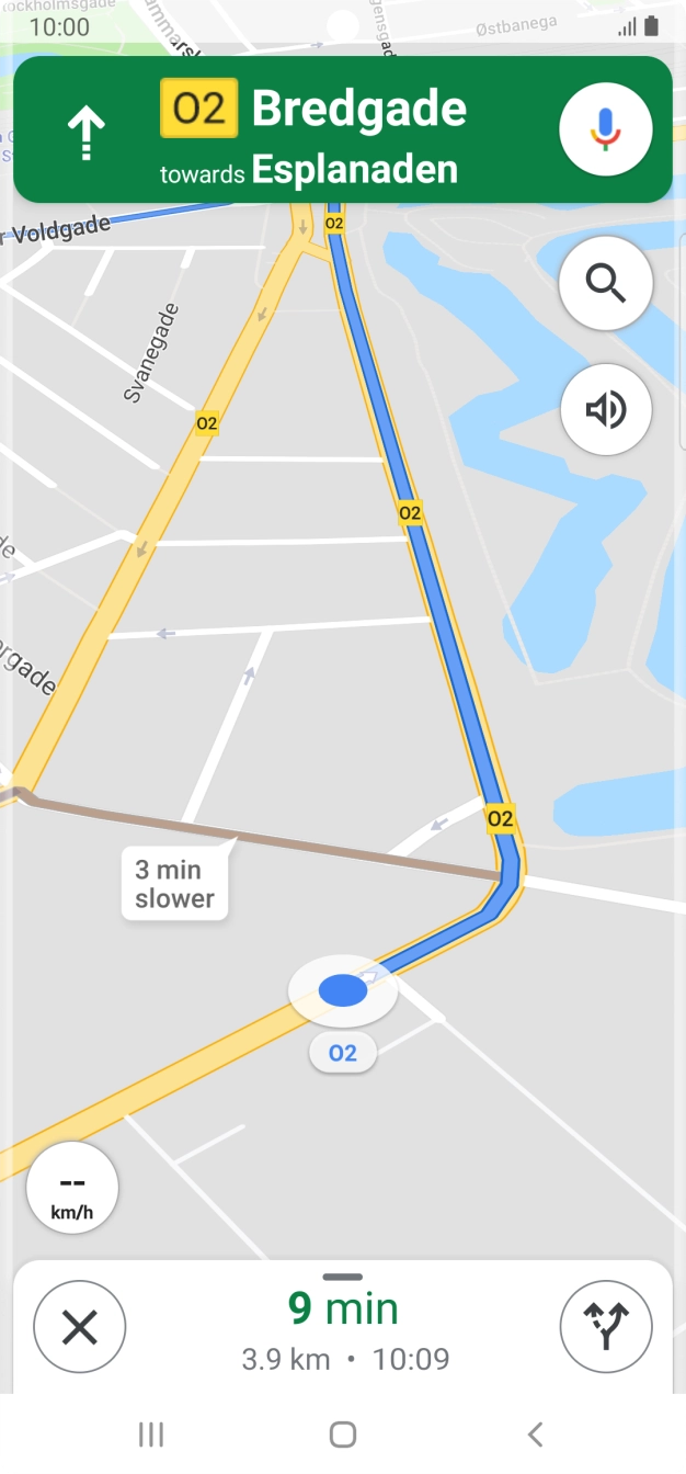 The travel information at the bottom of the screen shows your travel time, estimated time of arrival and distance to destination.