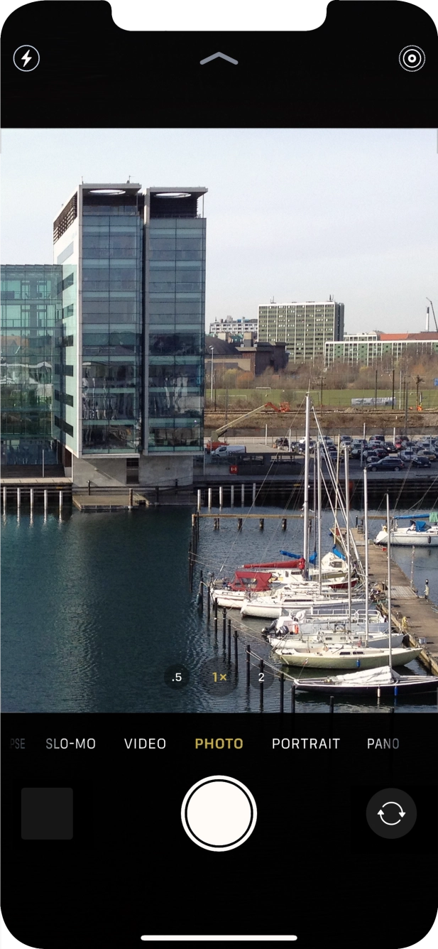 Press the flash icon to turn the function on or off.