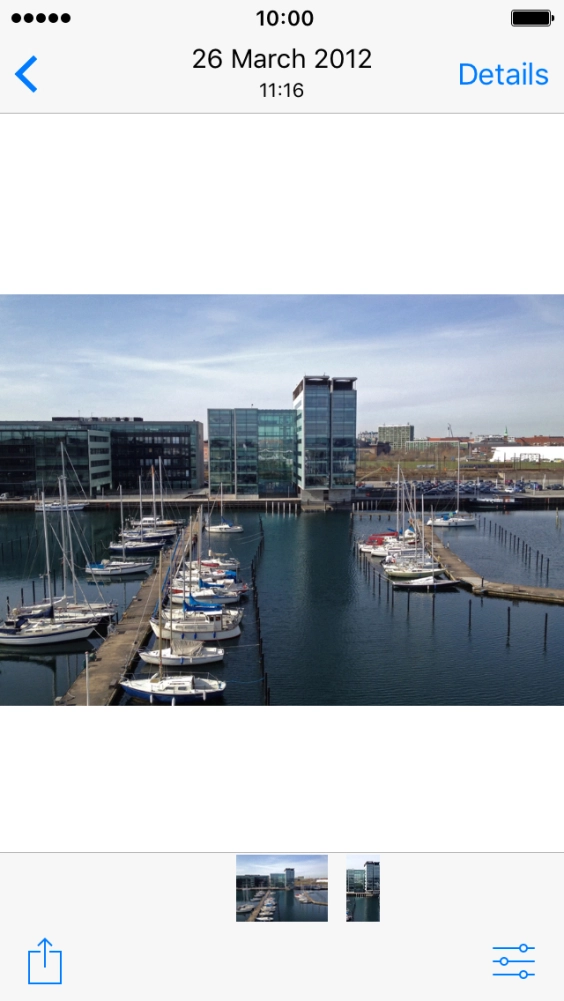 Press arrow left to return to the list of pictures and video clips.