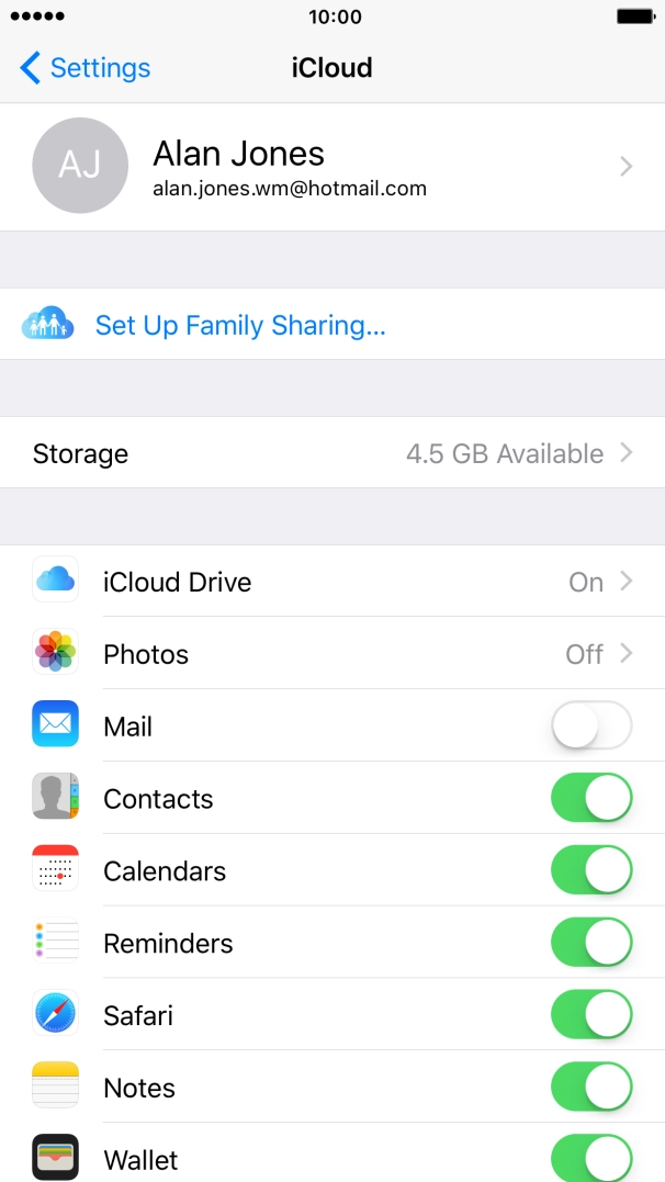 Press the indicator next to the required data type to turn synchronisation on or off.