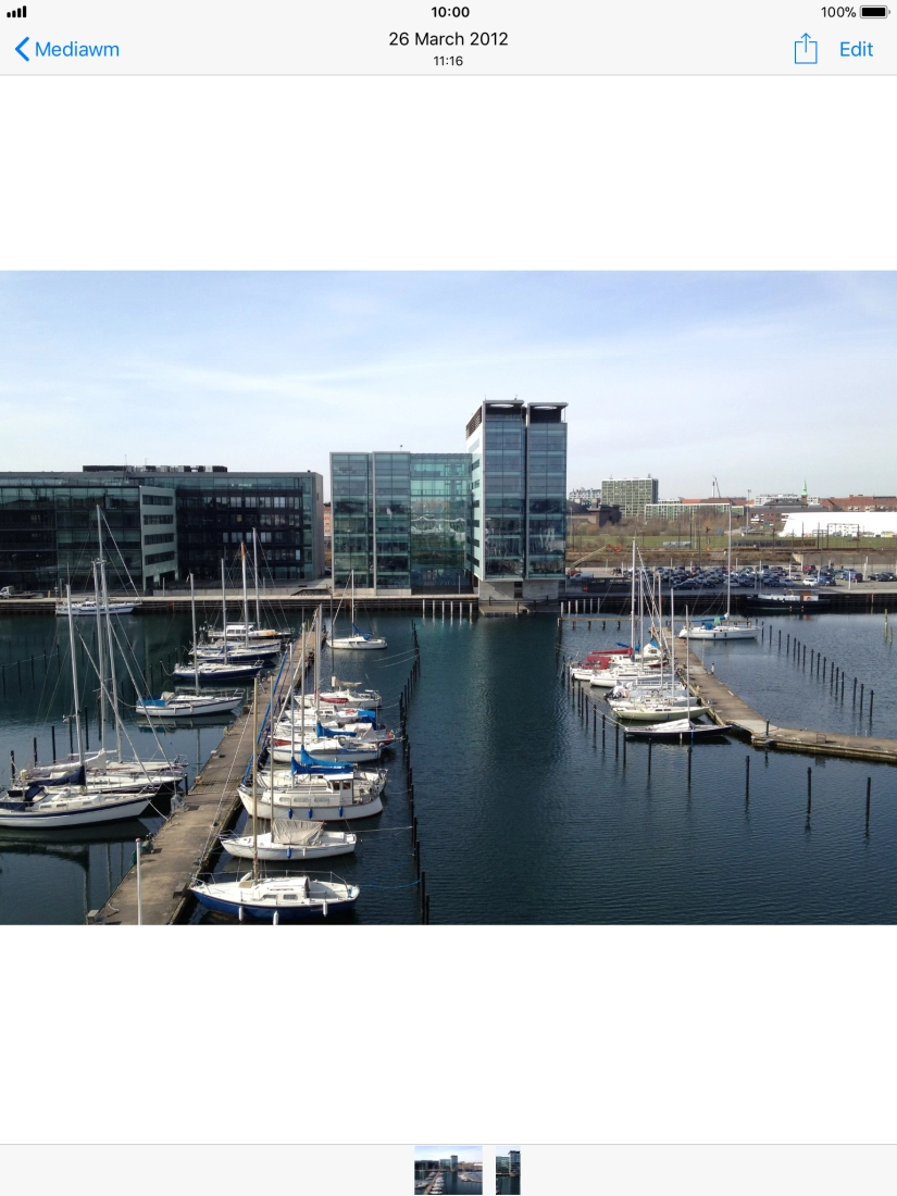 Press arrow left to return to the list of pictures and video clips.