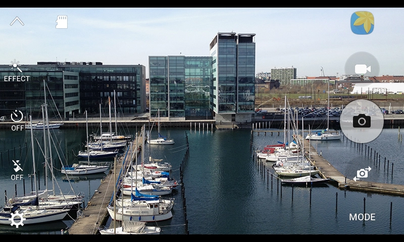 Press the flash icon repeatedly to select the required setting.