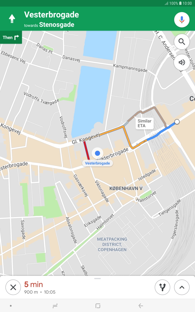 The travel information at the bottom of the screen shows your travel time, estimated time of arrival and distance to destination.