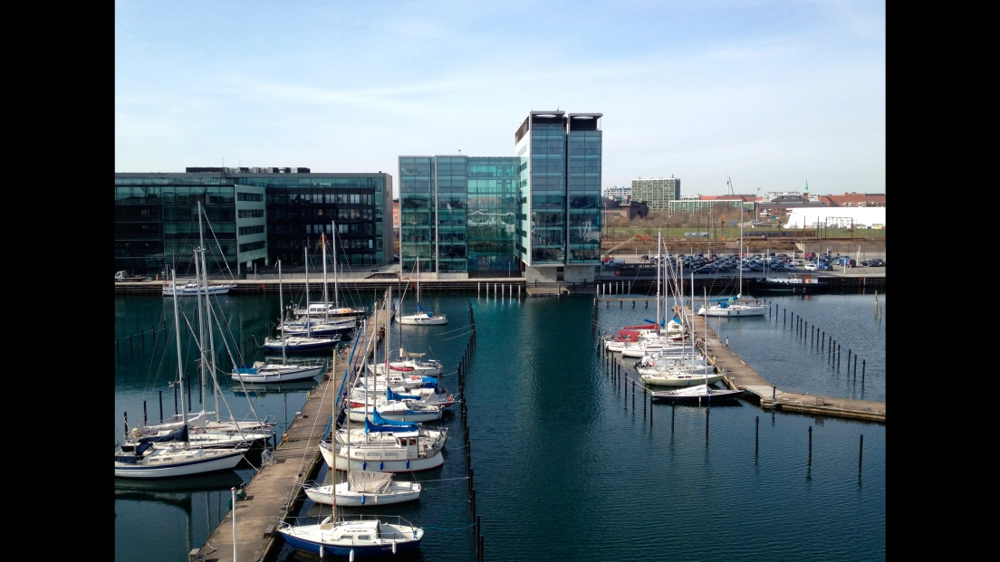 Briefly press the required picture or video clip.