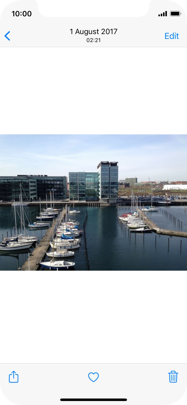 Press arrow left to return to the list of pictures and video clips.