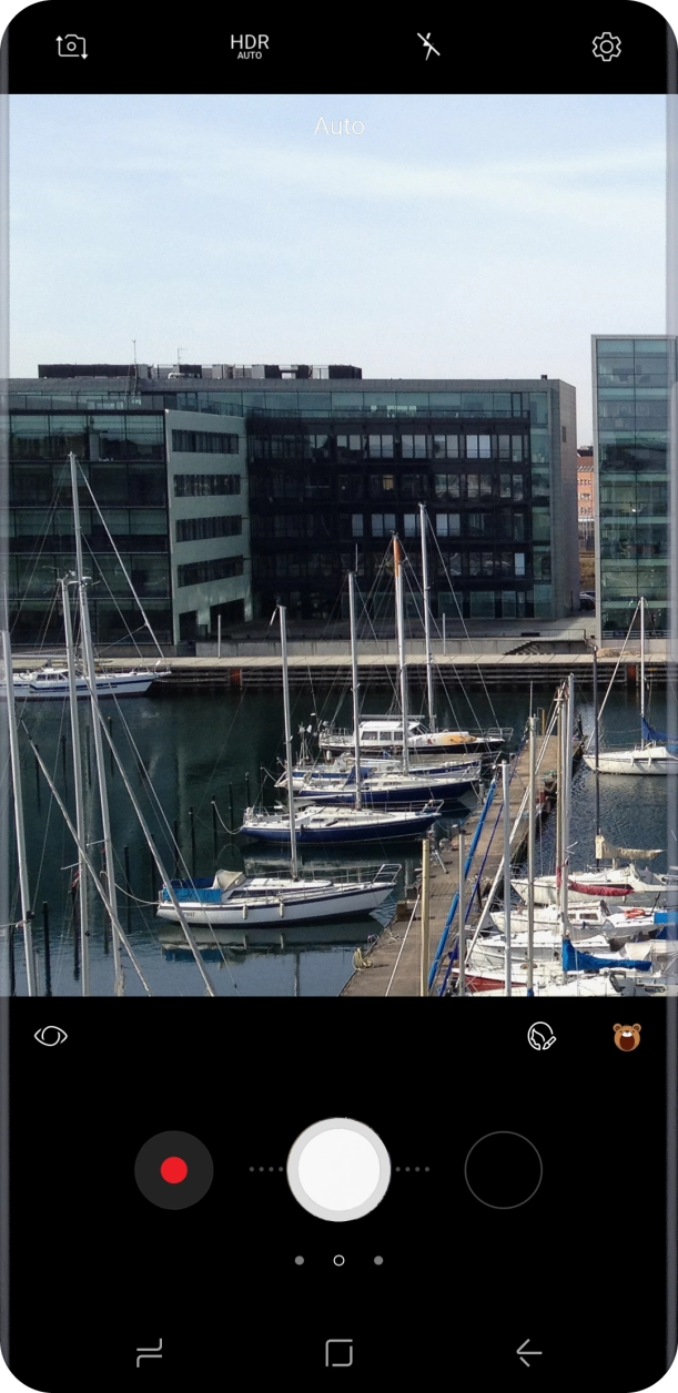 Press the video light icon repeatedly to select the required setting.