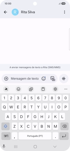 Escolha uma conversa existente ou crie uma nova mensagem e prima o ícone de IA.