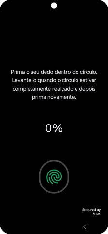 Siga as indicações no ecrã para definir a impressão digital como código de bloqueio.