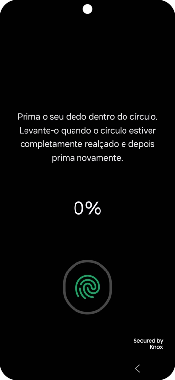 Siga as indicações no ecrã para definir a impressão digital como código de bloqueio.