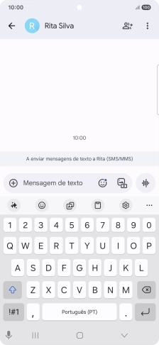 Escolha uma conversa existente ou crie uma nova mensagem e prima o ícone de IA.