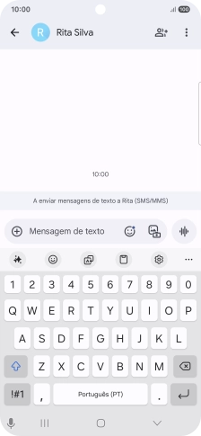 Escolha uma conversa existente ou crie uma nova mensagem e prima o ícone de IA.