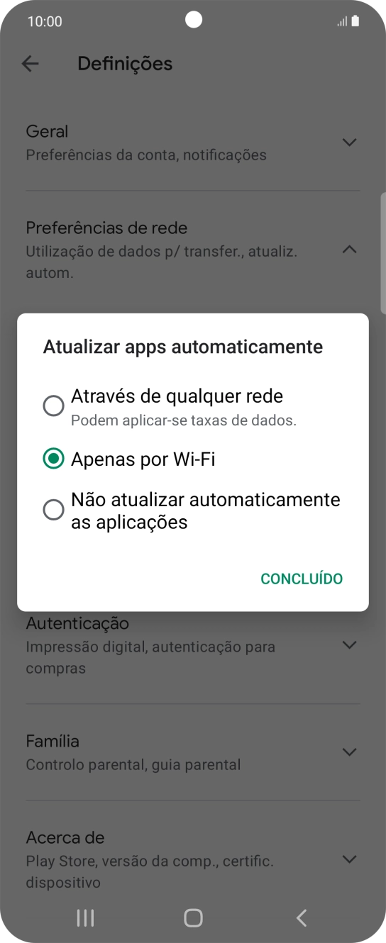 Para ativar a atualização automática de apps via redes móveis, prima Através de qualquer rede.