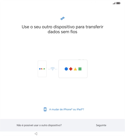 Siga as indicações no ecrã para transferir conteúdo de outro telefone e completar a ativação do telefone.